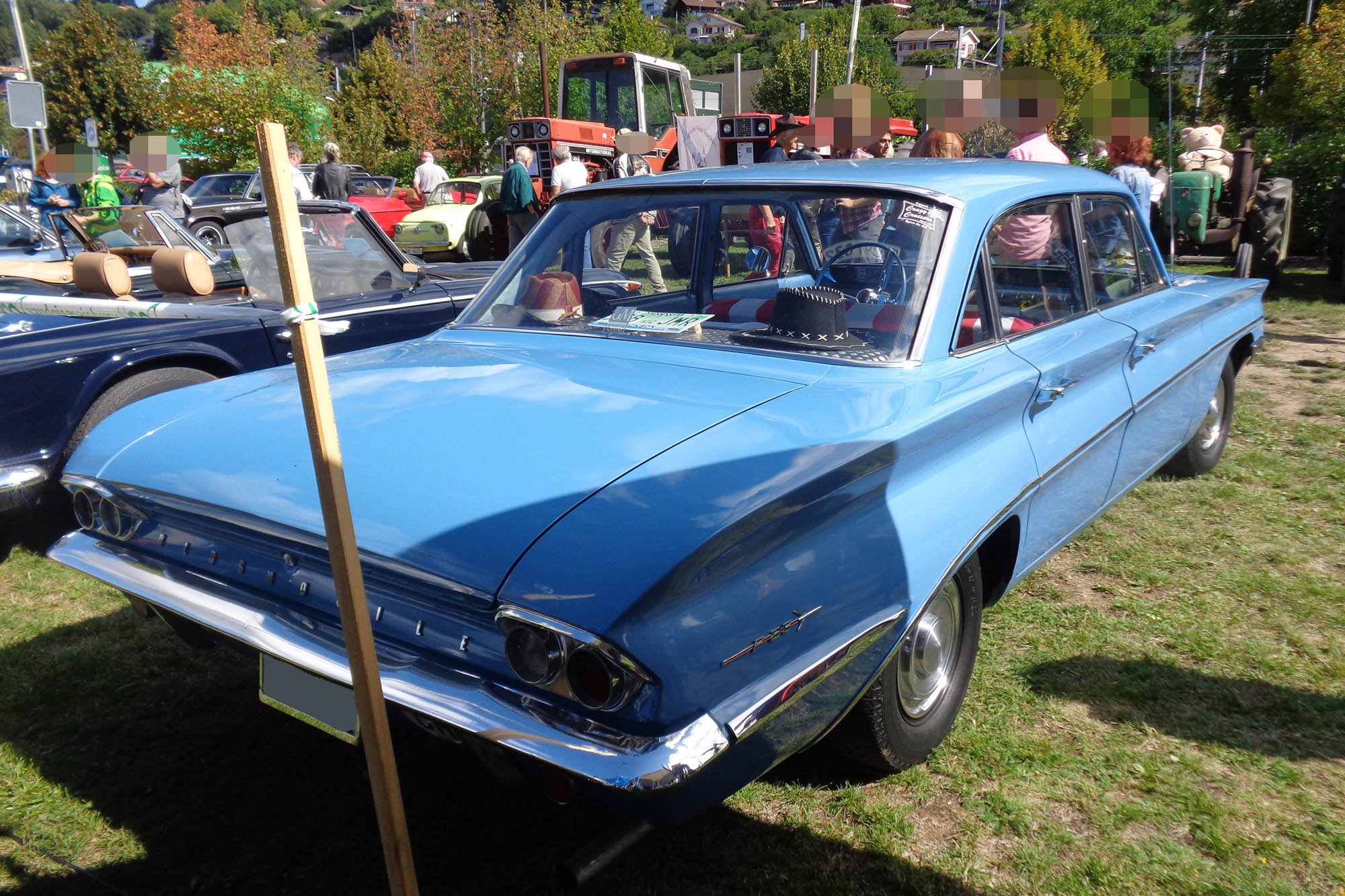 Oldsmobile Cutlass 1 1961