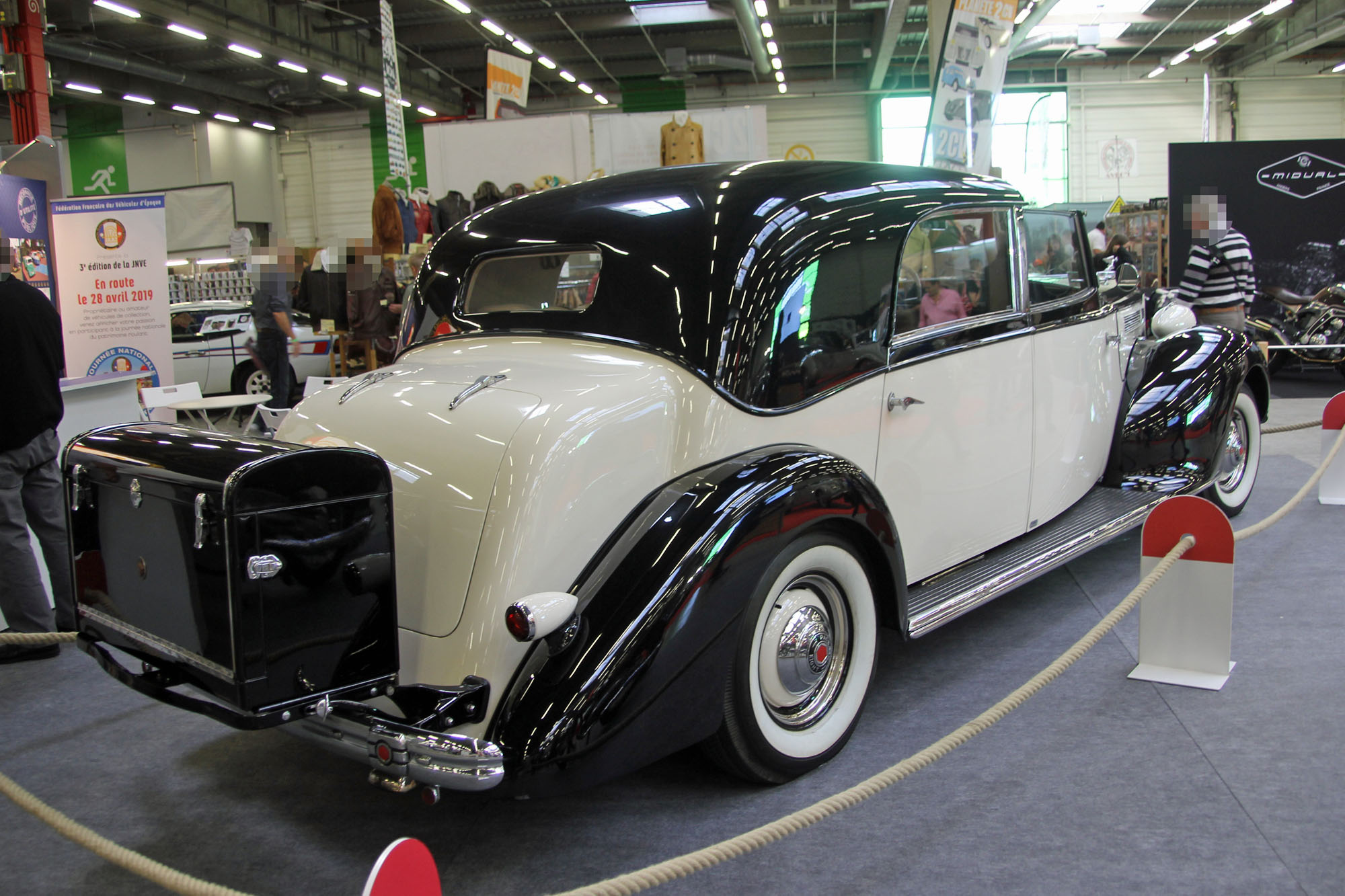 Packard Eight model 1602