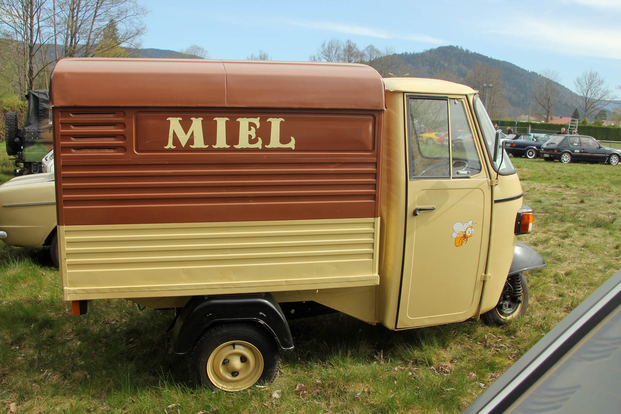 Piaggio Vespa 400 MPV