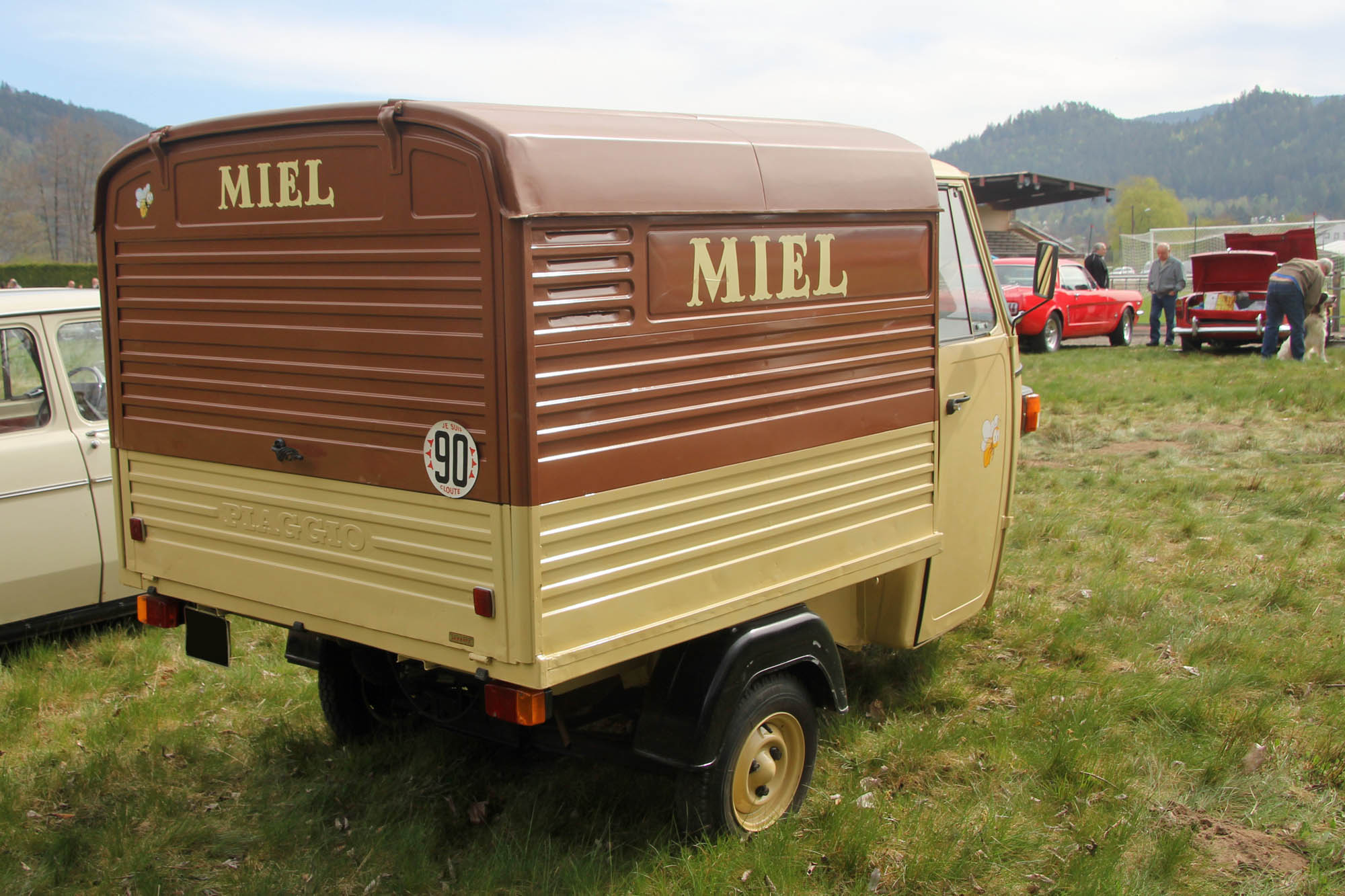Piaggio Vespa 400 MPV