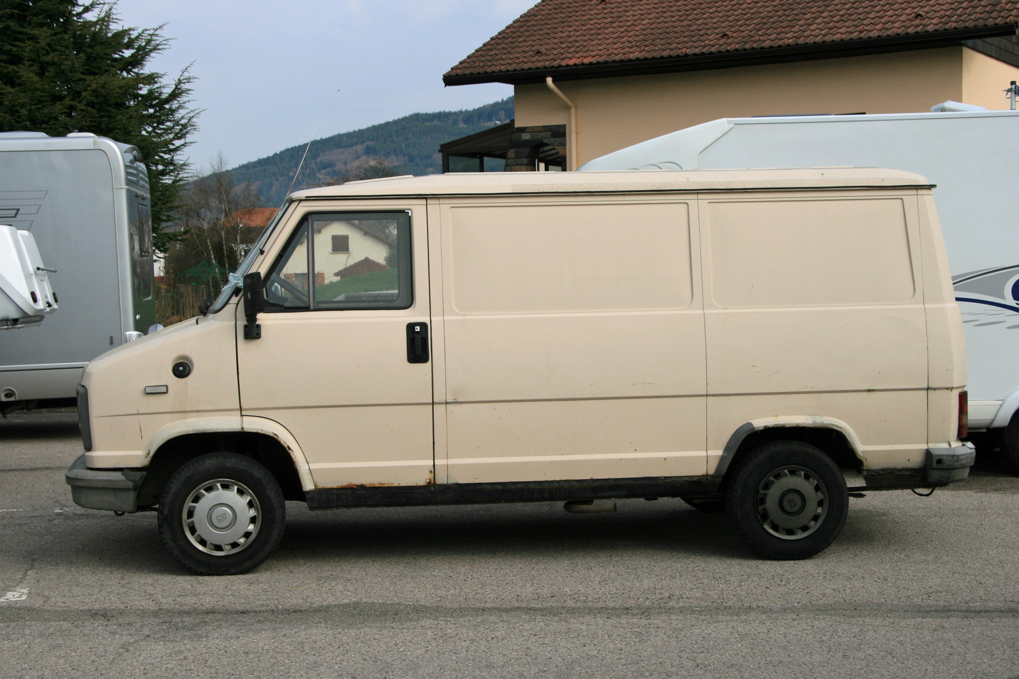 Peugeot J5 1